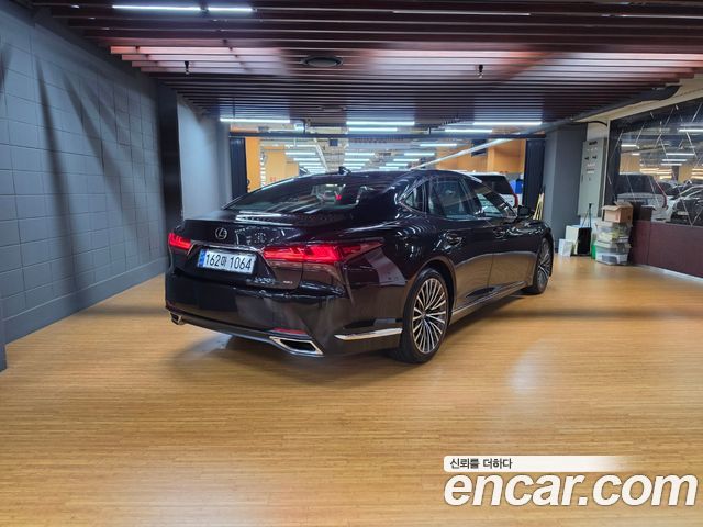 Lexus LS LS500 3.5 Luxury AWD - фото 1