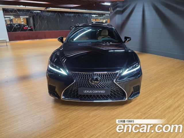 Lexus LS LS500 3.5 Luxury AWD - фото 2