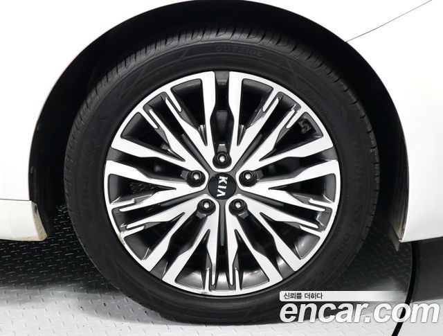 Kia K7 Premier, гибрид Signature - фото 4