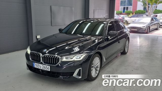 BMW 5-Series G30 520i Luxury - фото 0