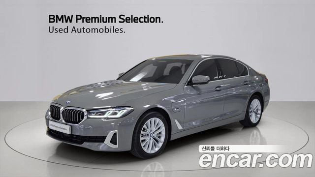 BMW 5-Series G30 530e Luxury - фото 0