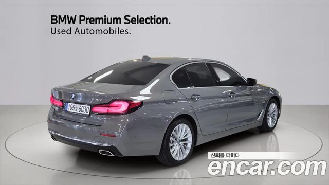 BMW 5-Series G30 530e Luxury - фото 1