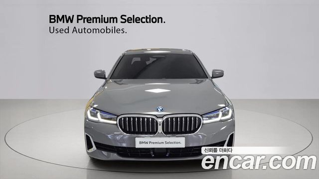 BMW 5-Series G30 530e Luxury - фото 2