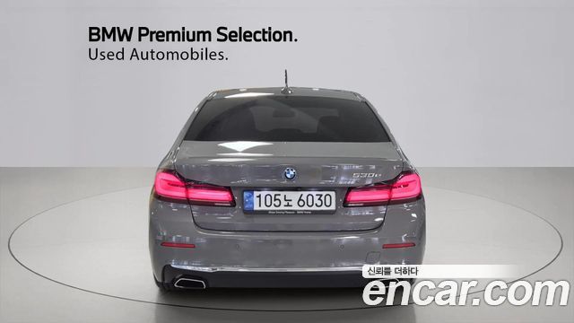 BMW 5-Series G30 530e Luxury - фото 3