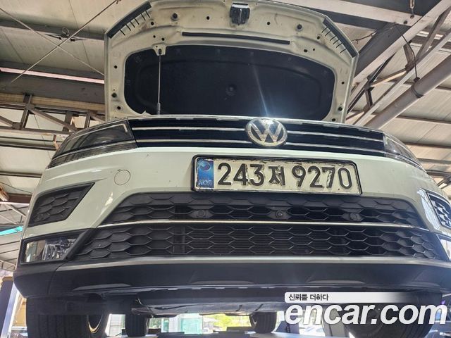 Volkswagen Tiguan 2-го поколения 2.0 TDI Prestige - фото 0