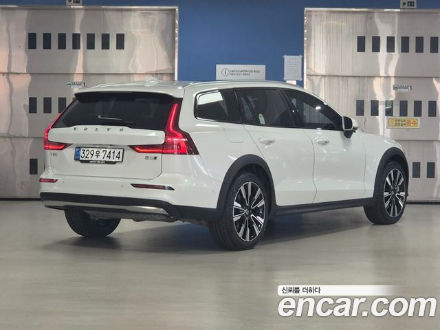 Volvo V60 2-го поколения B5 Ultra AWD - фото 3