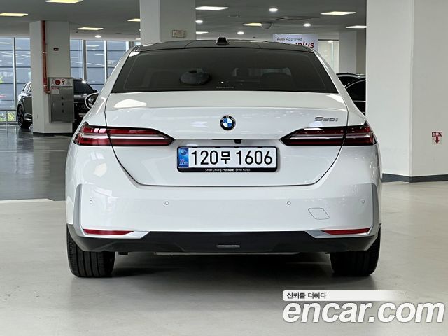 BMW 5-Series G60 520i - фото 3