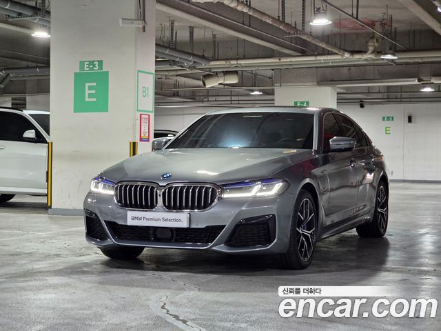BMW 5-Series G30 530e M Sport - фото 0