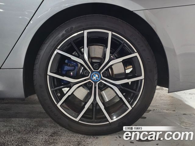 BMW 5-Series G30 530e M Sport - фото 4
