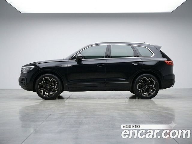 Volkswagen Touareg 3-го поколения 3.0 TDI Prestige - фото 1