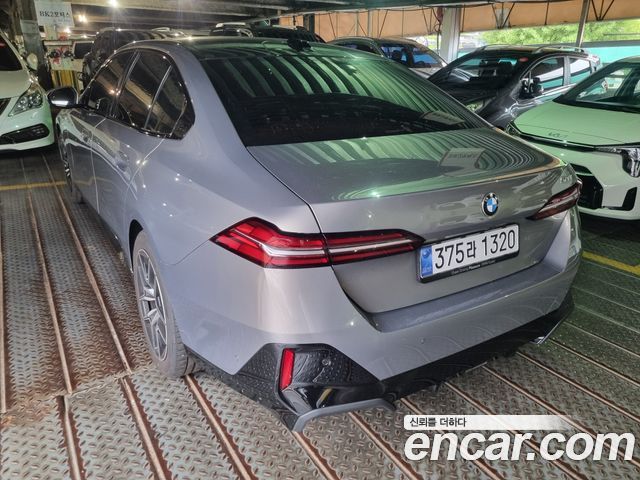 BMW 5-Series G60 520i M Sport - фото 1