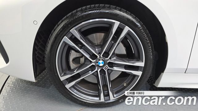 BMW 1 Series F40 120i M Sports - фото 4