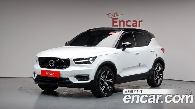 Volvo XC40 T4 R-Design - фото 0
