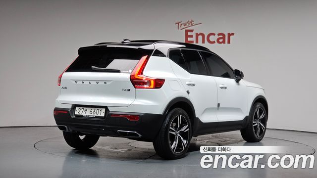 Volvo XC40 T4 R-Design - фото 1