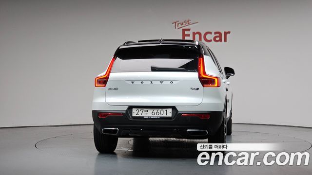 Volvo XC40 T4 R-Design - фото 3