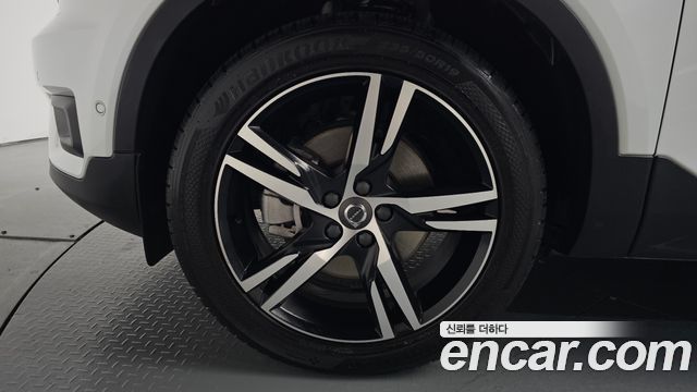 Volvo XC40 T4 R-Design - фото 4