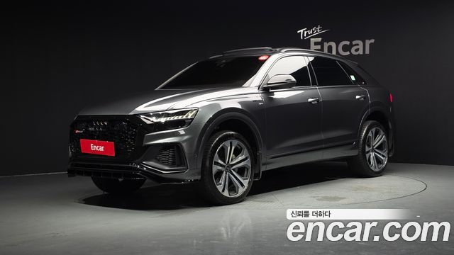 Audi Q8 55 TFSI Quattro Premium - фото 0