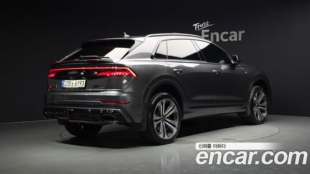 Audi Q8 55 TFSI Quattro Premium - фото 1
