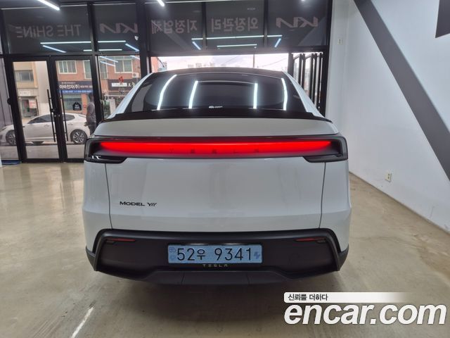Tesla Model Y L Long Range AWD - фото 4