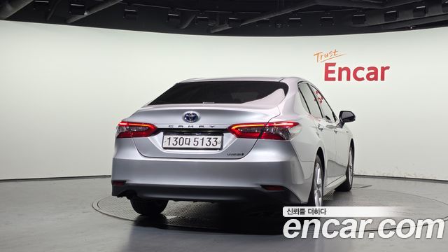 Toyota Camry XV70 2.5 LE Hybrid - фото 3