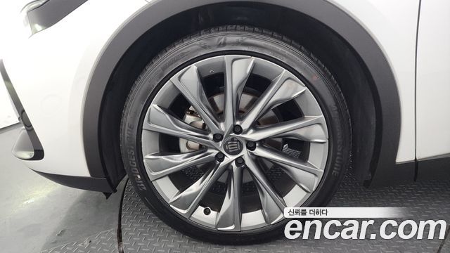 Toyota Crown Crossover 2.5 4WD Hybrid - фото 4