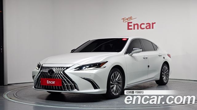 Lexus ES 300h 7-го поколения Executive - фото 0