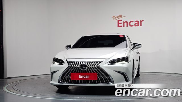 Lexus ES 300h 7-го поколения Executive - фото 2