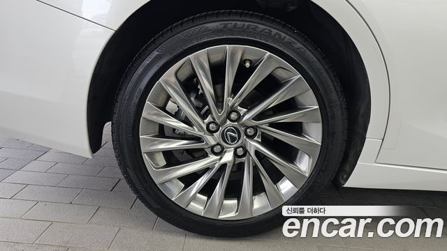Lexus ES 300h 7-го поколения Executive - фото 4