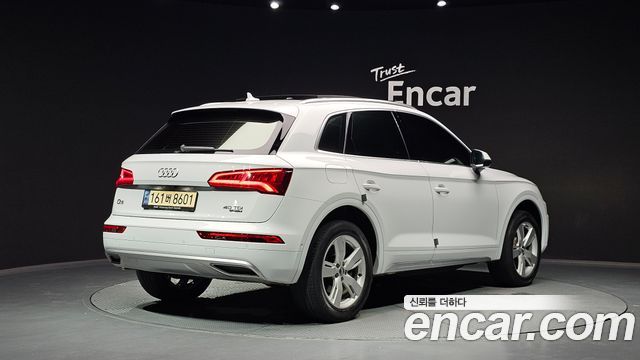 Audi Q5 FY 40 TDI Quattro Premium - фото 1
