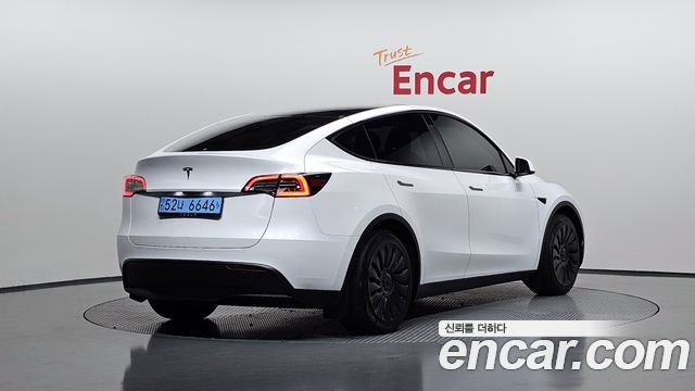 Tesla Model Y RWD - фото 1