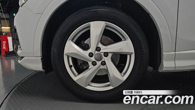 Audi Q3 F3 35 TDI Premium - фото 3