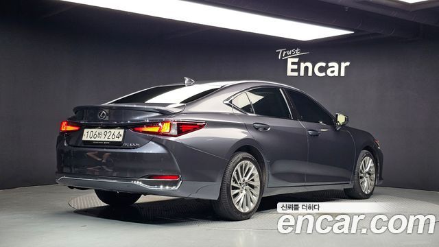 Lexus ES 300h 7-го поколения Luxury Plus - фото 1
