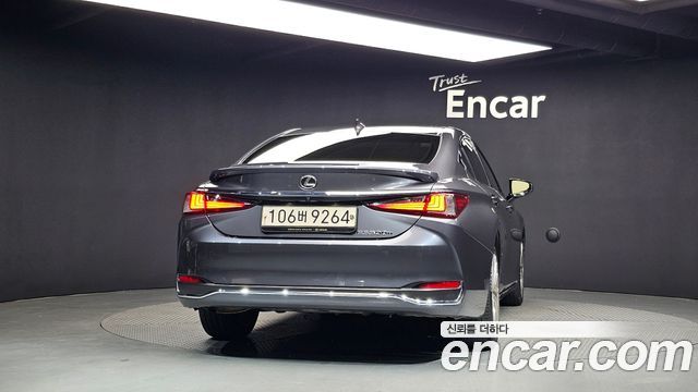 Lexus ES 300h 7-го поколения Luxury Plus - фото 3