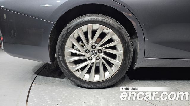 Lexus ES 300h 7-го поколения Luxury Plus - фото 4