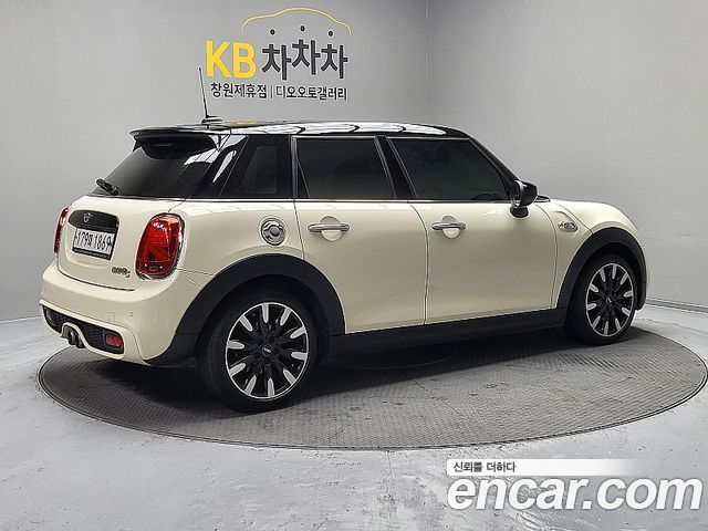 Mini Cooper S 5Door HIGH 3rd - фото 1