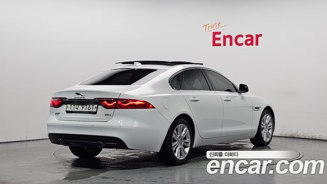 Jaguar XF X260 25t Portfolio - фото 1