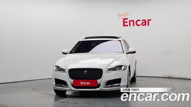 Jaguar XF X260 25t Portfolio - фото 2