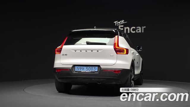 Volvo XC40 Recharge Twin Ultimate - фото 3