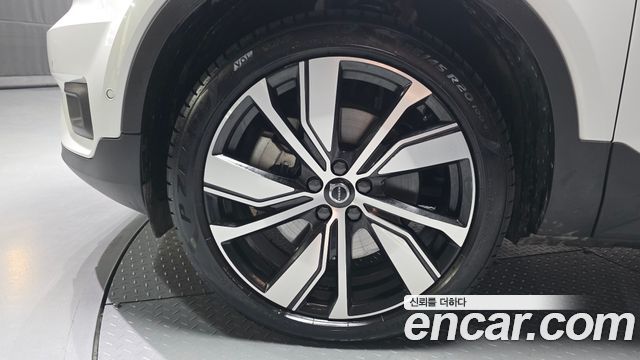 Volvo XC40 Recharge Twin Ultimate - фото 4