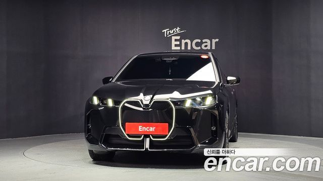 BMW iX xDrive60 M Sport Pro - фото 2