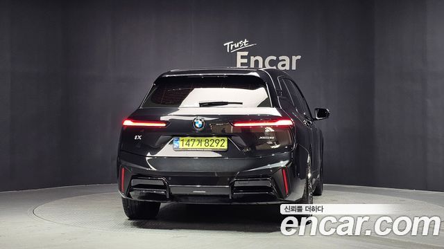BMW iX xDrive60 M Sport Pro - фото 3