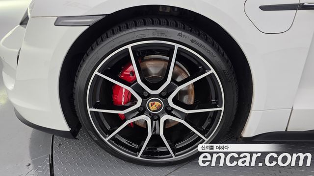 Porsche Taycan Base - фото 4