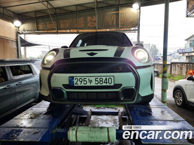 Mini Cooper S 5Door Resolute Edition 3rd Gen - фото 0
