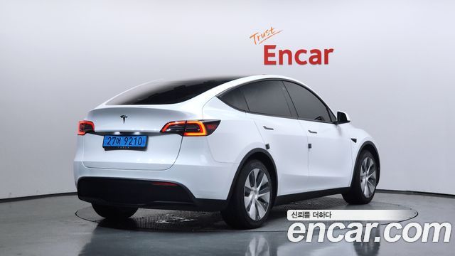 Tesla Model Y RWD - фото 1