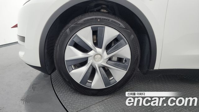 Tesla Model Y RWD - фото 4