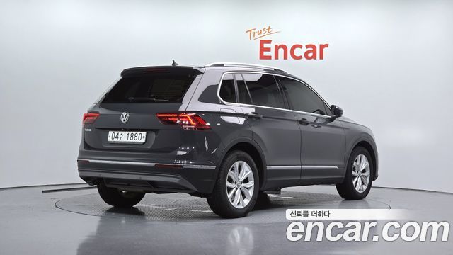 Volkswagen Tiguan 2-го поколения 2.0 TDI Premium - фото 1