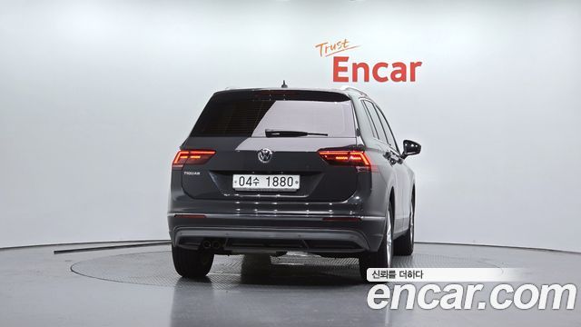 Volkswagen Tiguan 2-го поколения 2.0 TDI Premium - фото 3