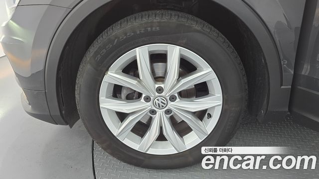 Volkswagen Tiguan 2-го поколения 2.0 TDI Premium - фото 4