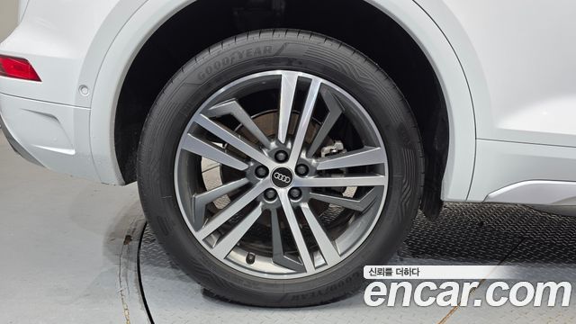 Audi Q5 FY 40 TDI Quattro Premium - фото 4