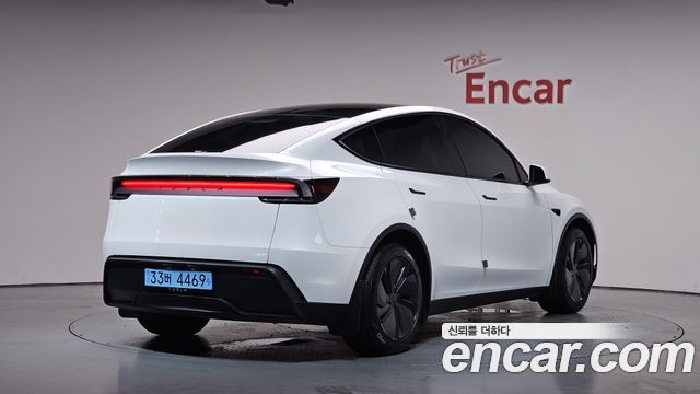 Tesla Model Y RWD - фото 0